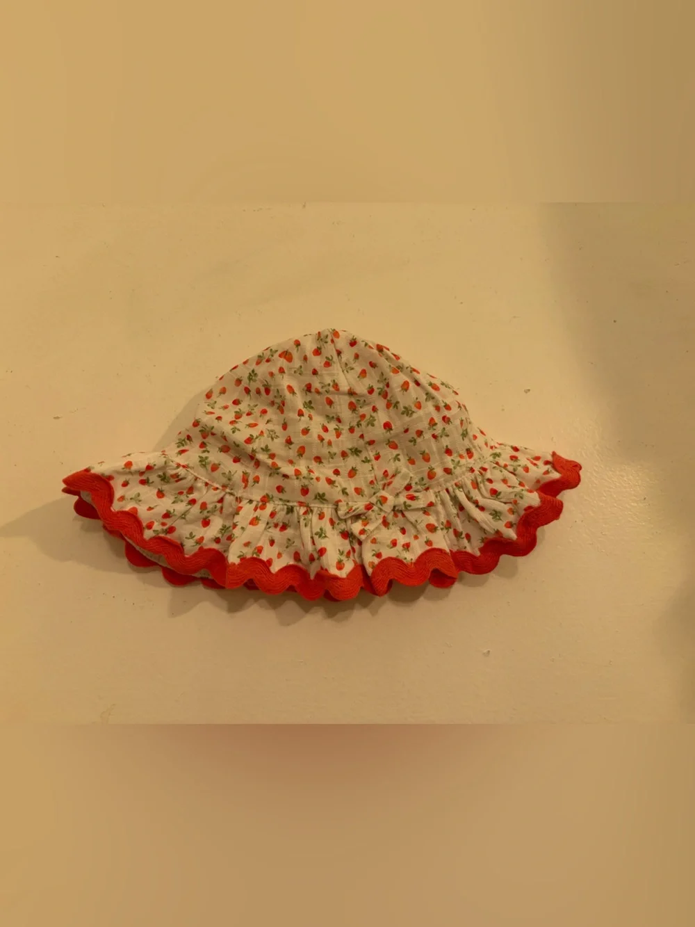 Baby Girls Strawberry Print Ruffle Hat 3-6 Months 100% Cotton